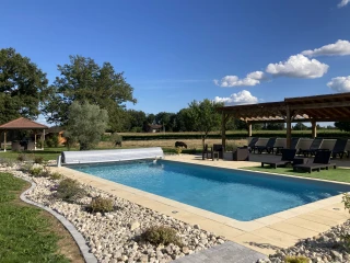 Heated pool and deckchairs at the gîte le Benouchon