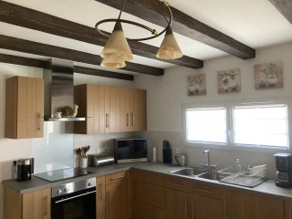 Equipped kitchen of the gîte Le Benouchon